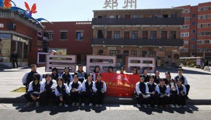 郑州市扶轮外国语学校开展“老街探访”研学活动