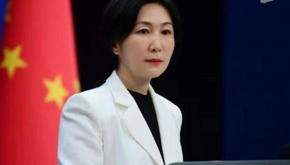 事关菲律宾！刚刚，中方宣布重大决定6月11日20时05分，中国外交部官网发布重磅消息——外交部发言人宣布中方对菲律宾国防部长特奥多罗及其亲属实施制裁。两项措施很清晰，一是禁止其本人及配偶、子女入境内地和港澳，二是国内机构和个人不得与其一家开展任何交易与合作，这等于把人和钱路一起掐断...