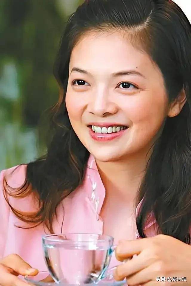 本是央视一姐，毁在了不知自己几斤几两几钱，转行拍戏，如今怎样