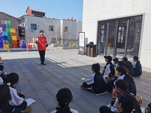 郑州市扶轮外国语学校开展“老街探访”研学活动