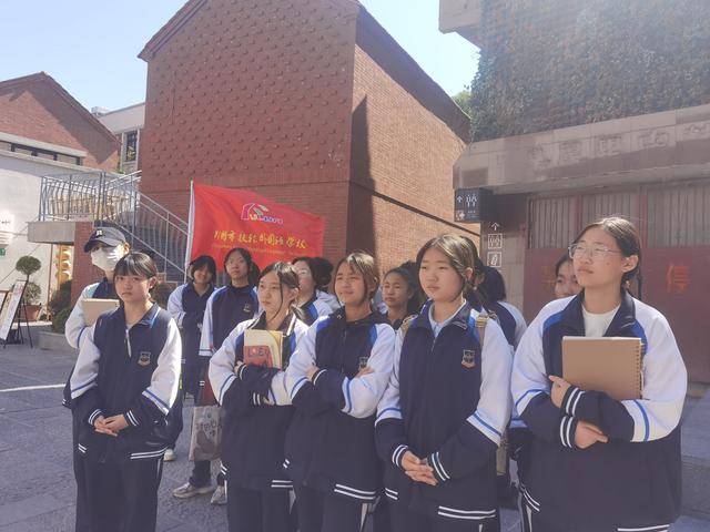 郑州市扶轮外国语学校开展“老街探访”研学活动