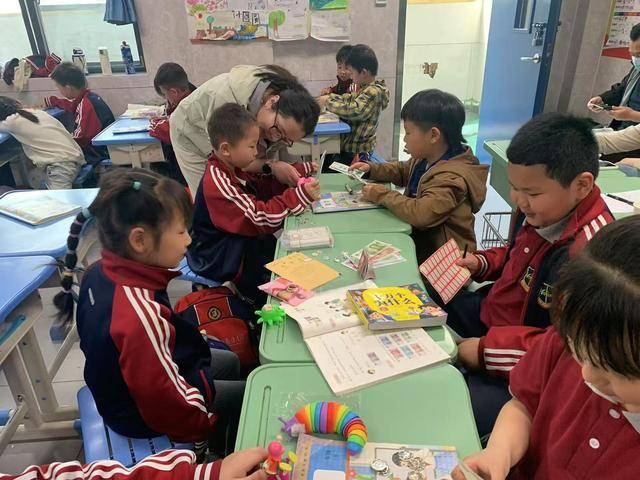 郑州市扶轮外国语学校举行学科公开课活动