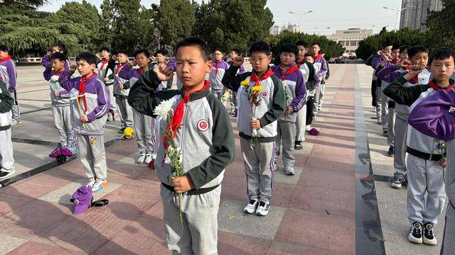 郑州市树人外国语学校附属小学开展清明祭扫活动