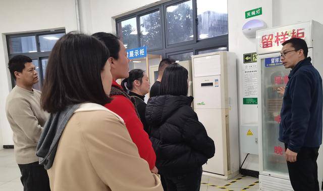 郑州市扶轮外国语学校举行家长食堂开放日活动