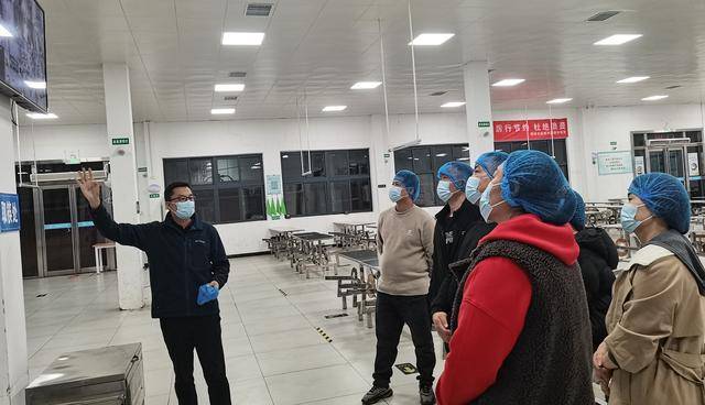 郑州市扶轮外国语学校举行家长食堂开放日活动