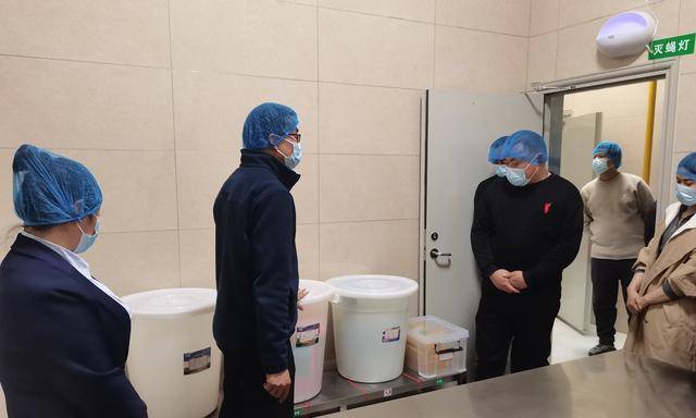 郑州市扶轮外国语学校举行家长食堂开放日活动