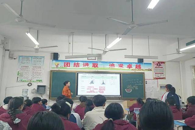 郑州市管城区外国语学校赴卢氏县创新实验学校开展送教活动