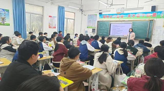 郑州市管城区外国语学校赴卢氏县创新实验学校开展送教活动