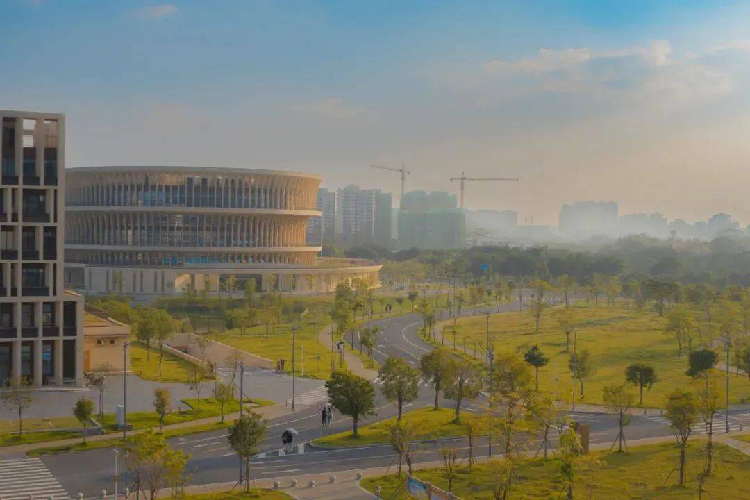 “央行基因”加持！广东金融学院2025年成人高考招生啦，金融梦想启航！