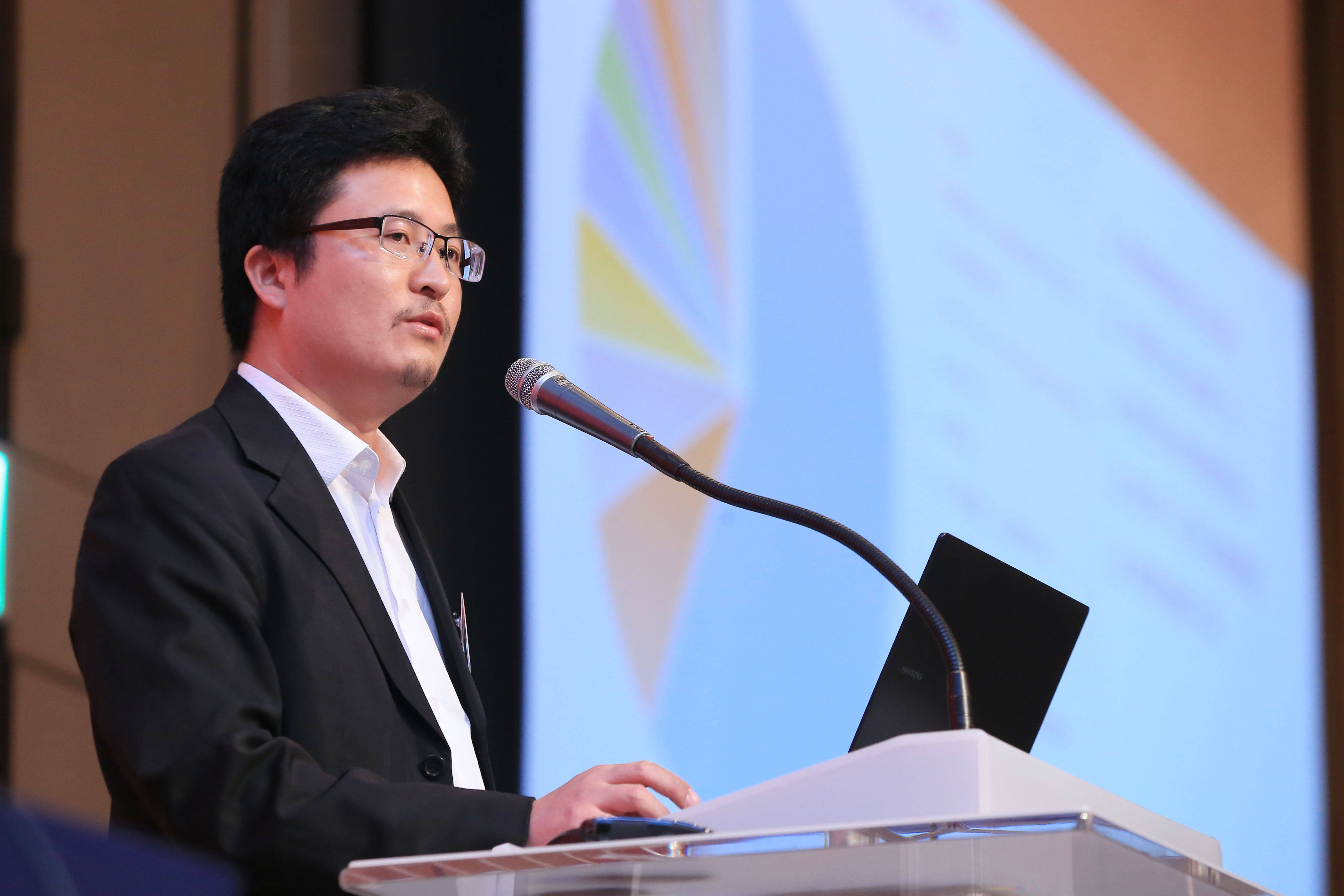 解读｜陆家嘴论坛释放重磅信号 沪港携手能否重塑全球金融版图？