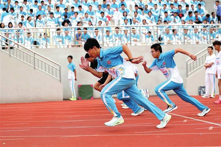 郑州四中：办一所受人尊敬的好学校