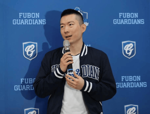 豪门“大王子”，开始接班千亿金融帝国了？
