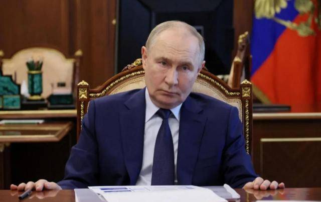 特朗普取消会晤转向制裁，普京不忍了，用洲际导弹发出最强警告